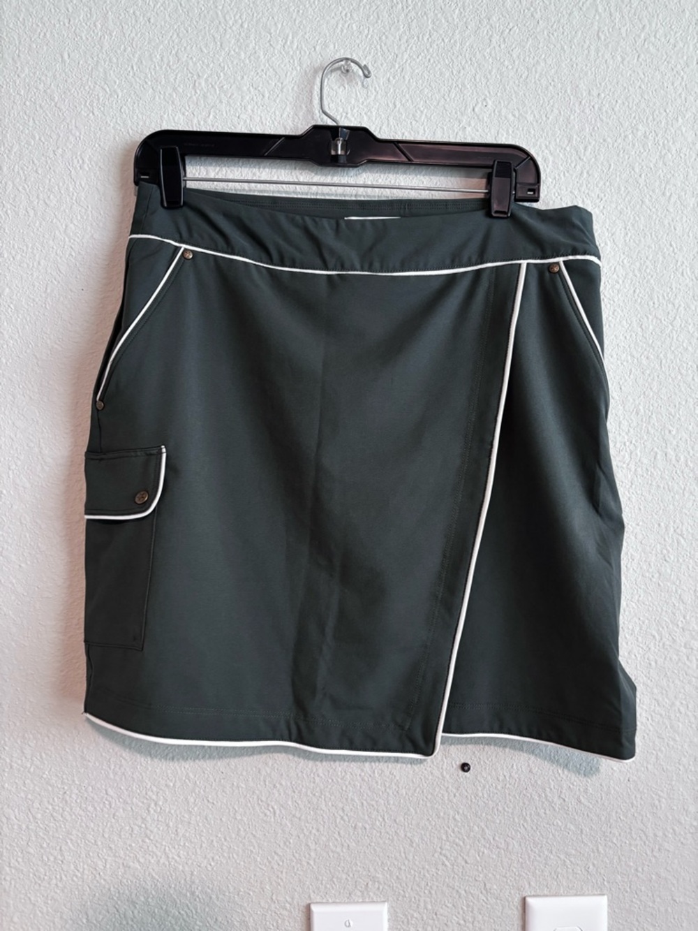 Greg Norman Collection Dark Green Skort with White Piping